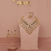 antique kundan necklace
bridel necklace
heavy bridel set