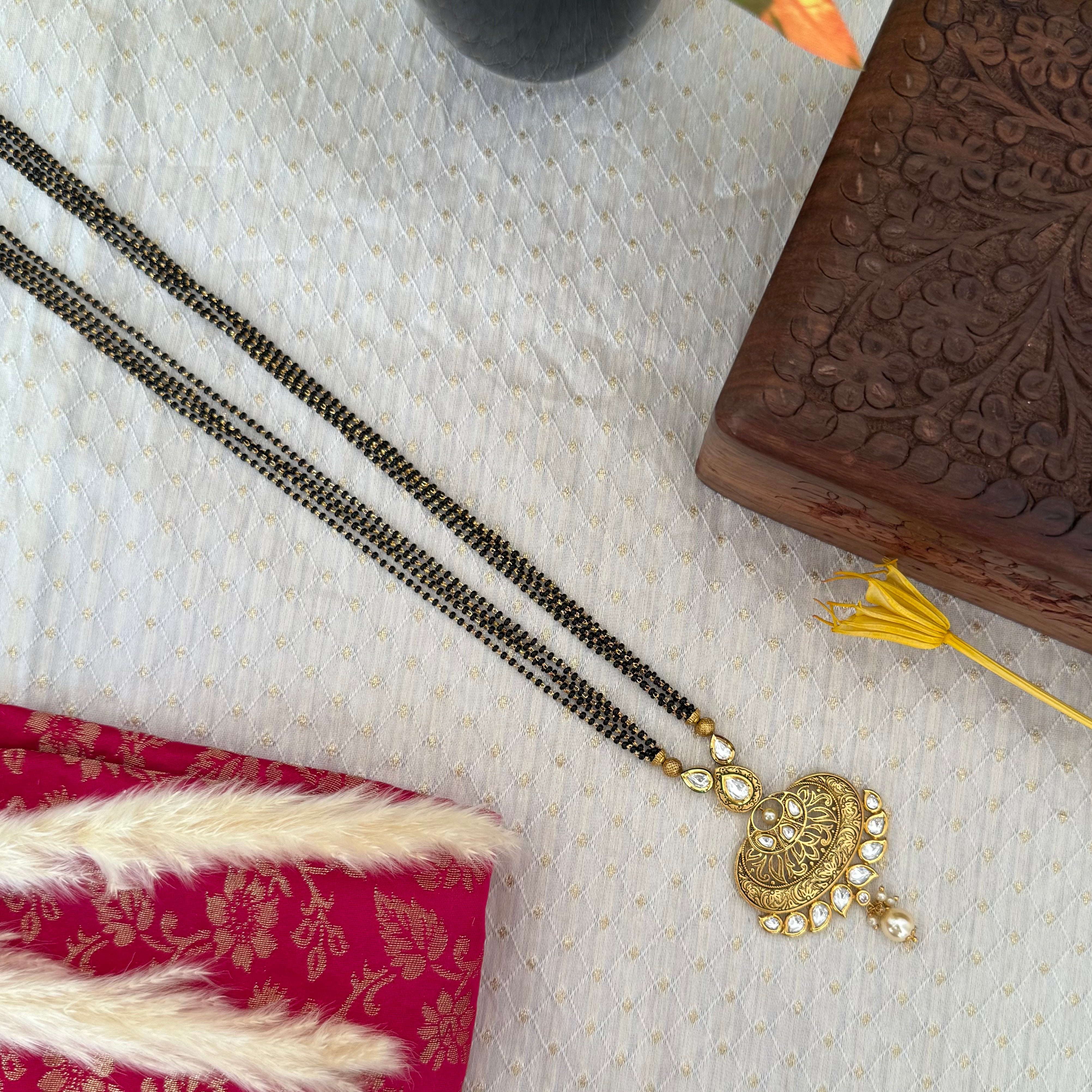 antique gold kundan mangal sutra