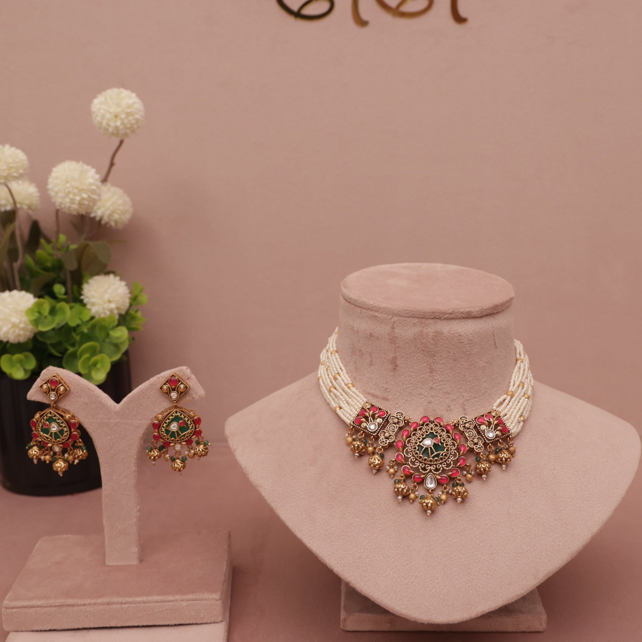 plan matt gold necklace