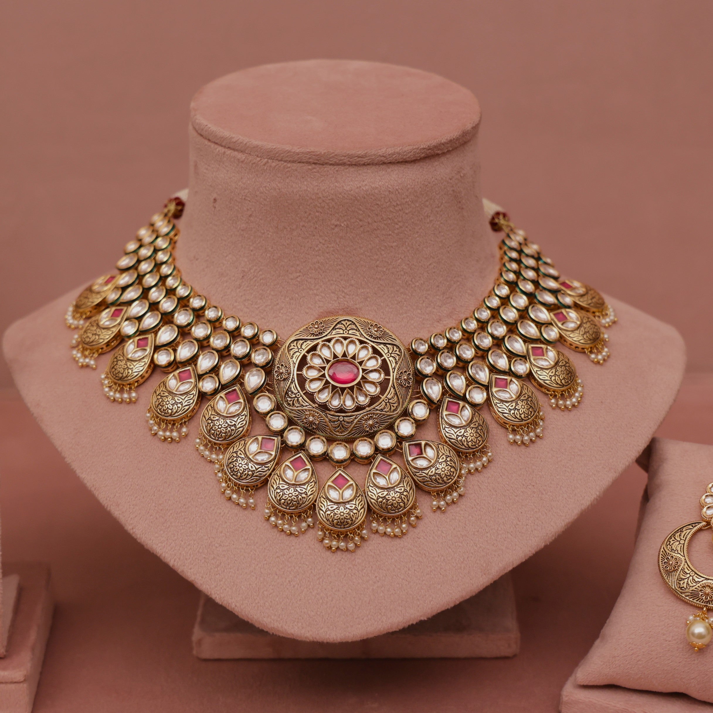 Antique Kundan Necklace Set