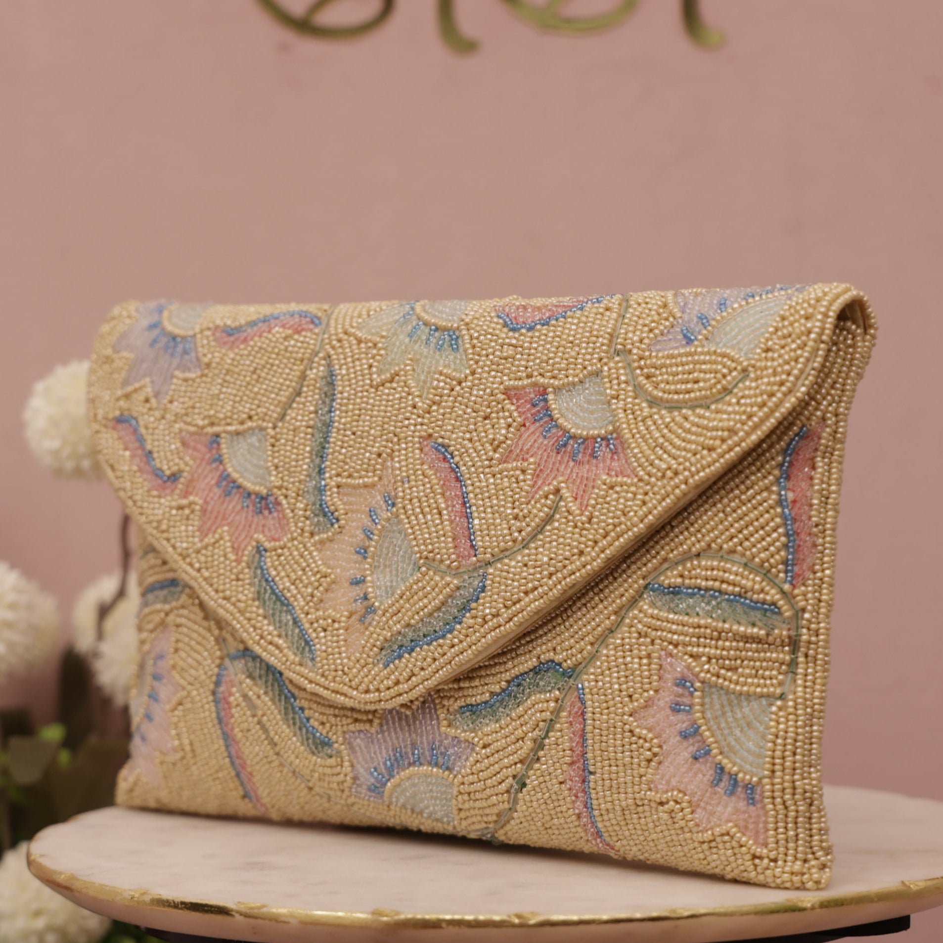 Beaded clutch bag with floral patterns 