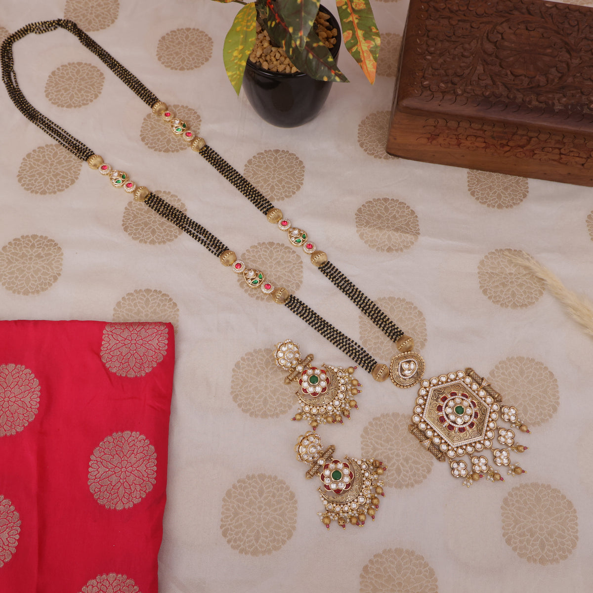 Antique Kundan Mangalsutra Set