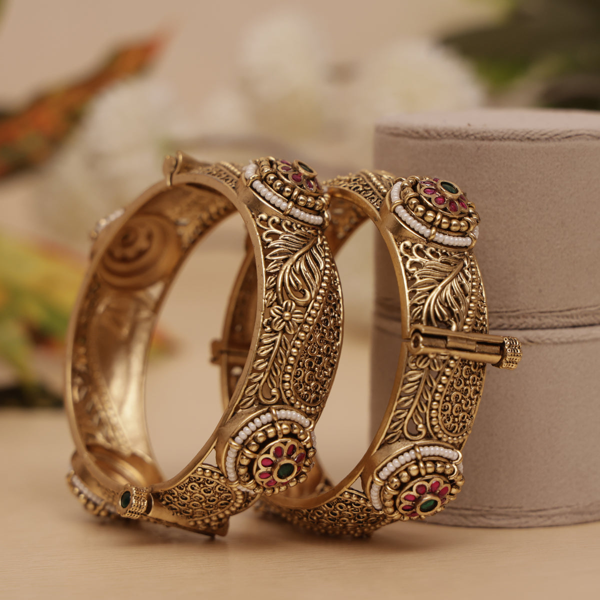 Antique Kundan Bangle