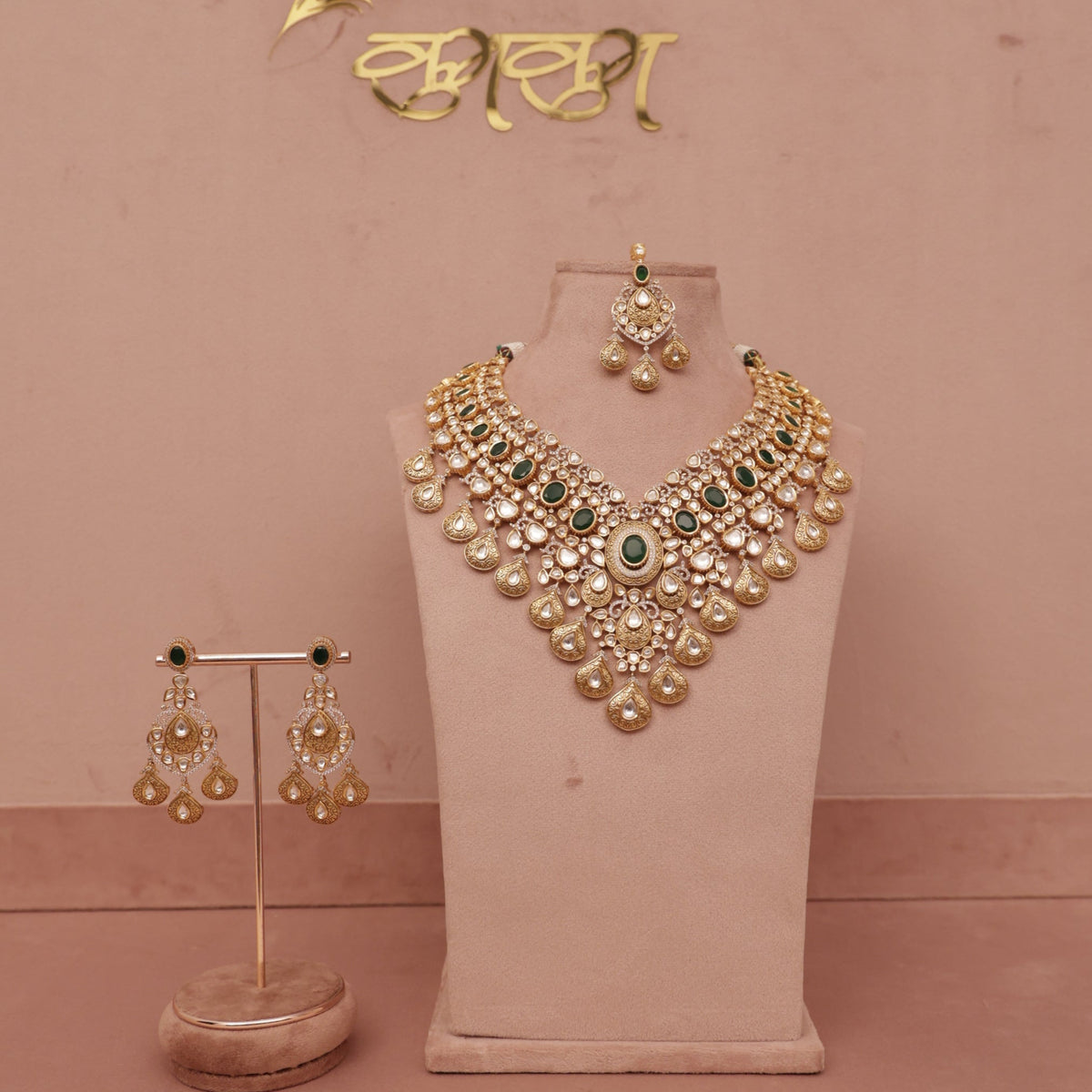 antique kundan necklace 
bridel necklace 
heavy bridel set 