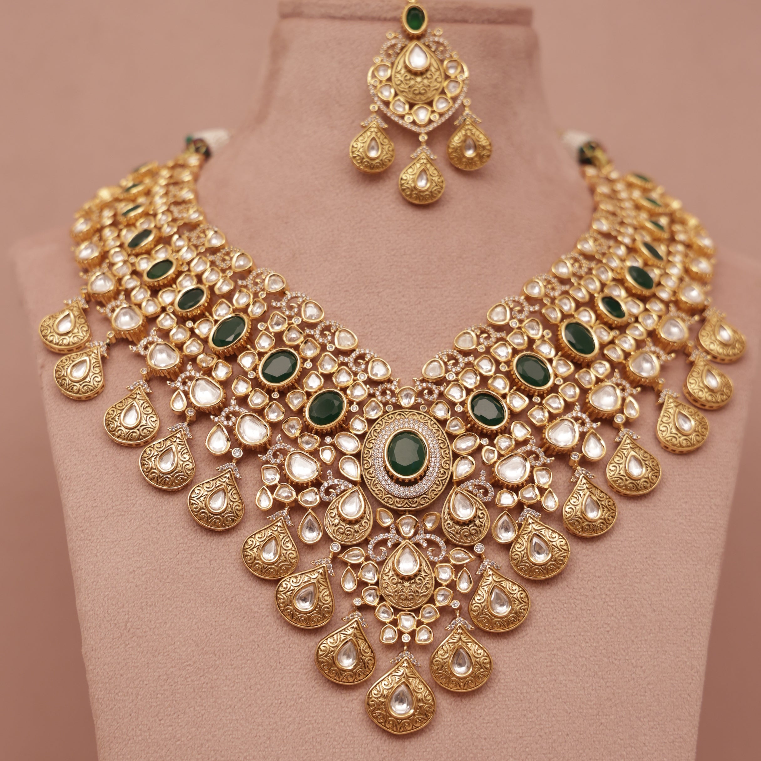 Antique Kundan Necklace Set