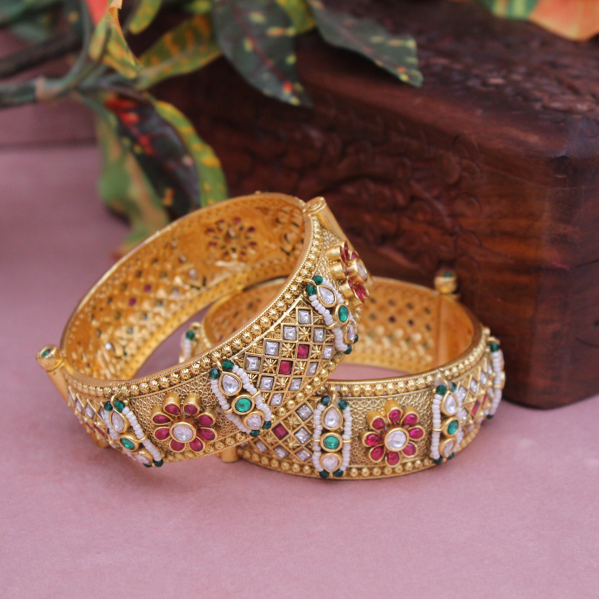 Antique Kundan Bangle