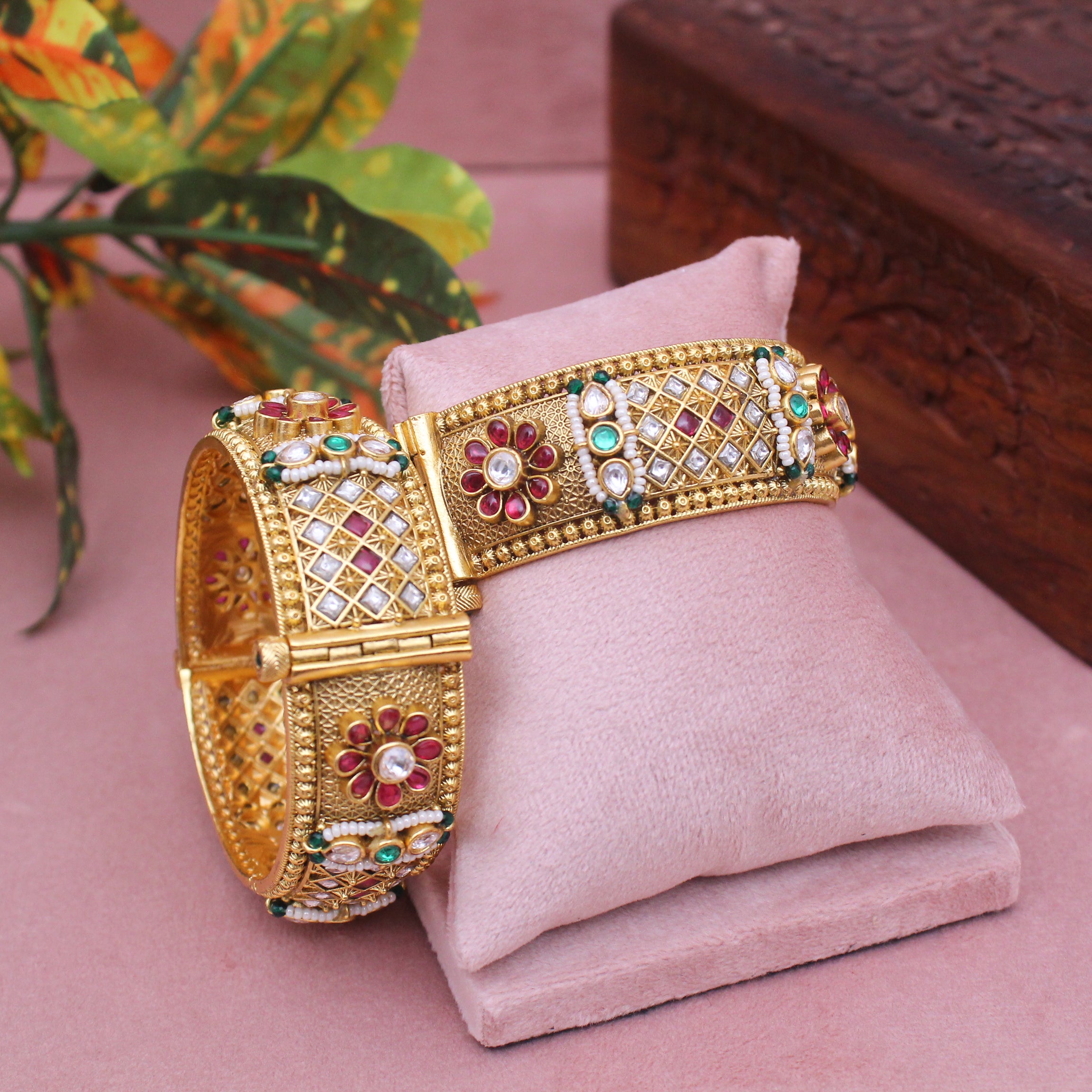 Antique Kundan Bangle