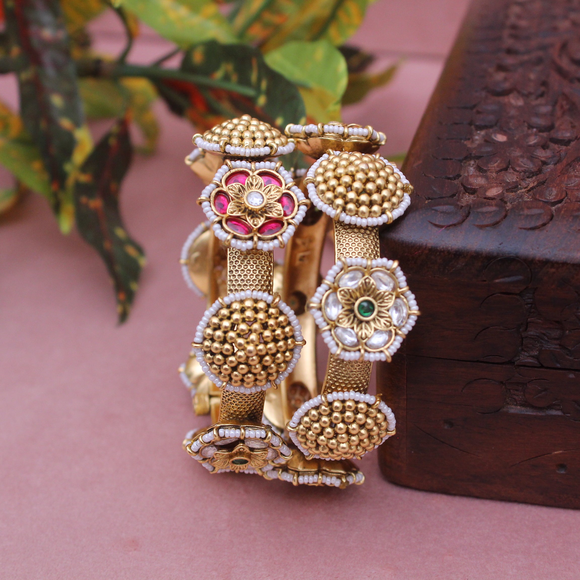 Antique Gokhru Kundan Bangle