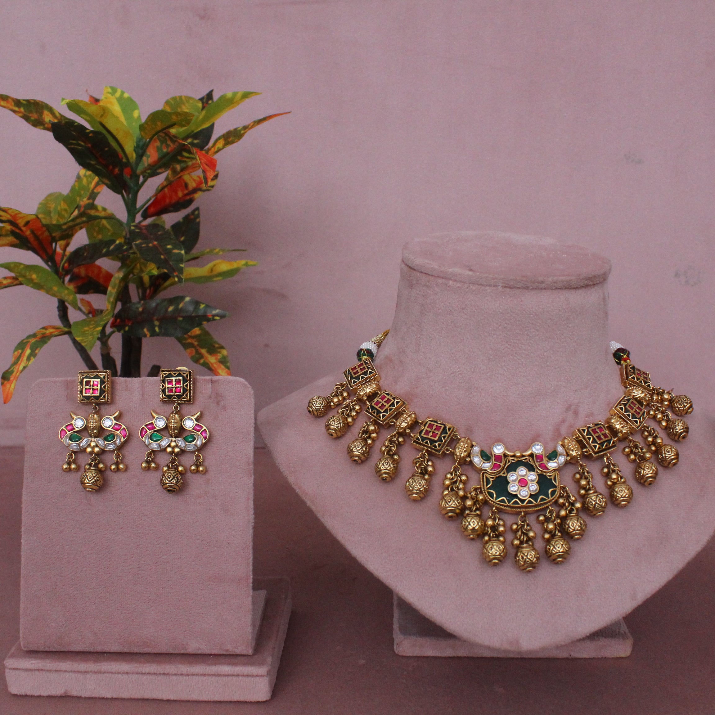 Antique Heritage Necklace set