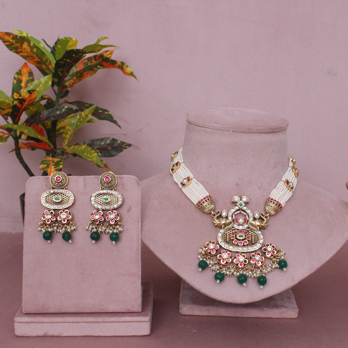 Antique Heritage Necklace set