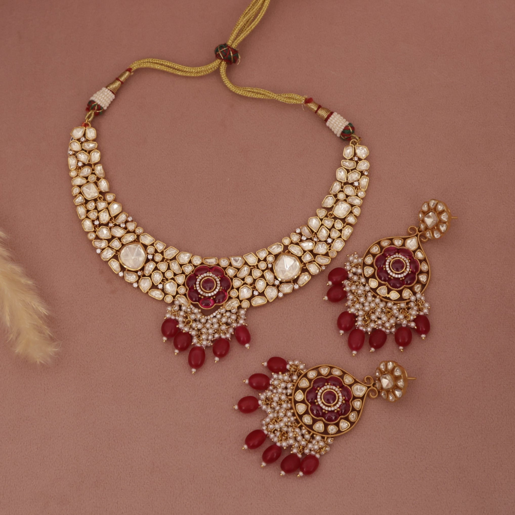 Jewelry set with necklace and earrings 