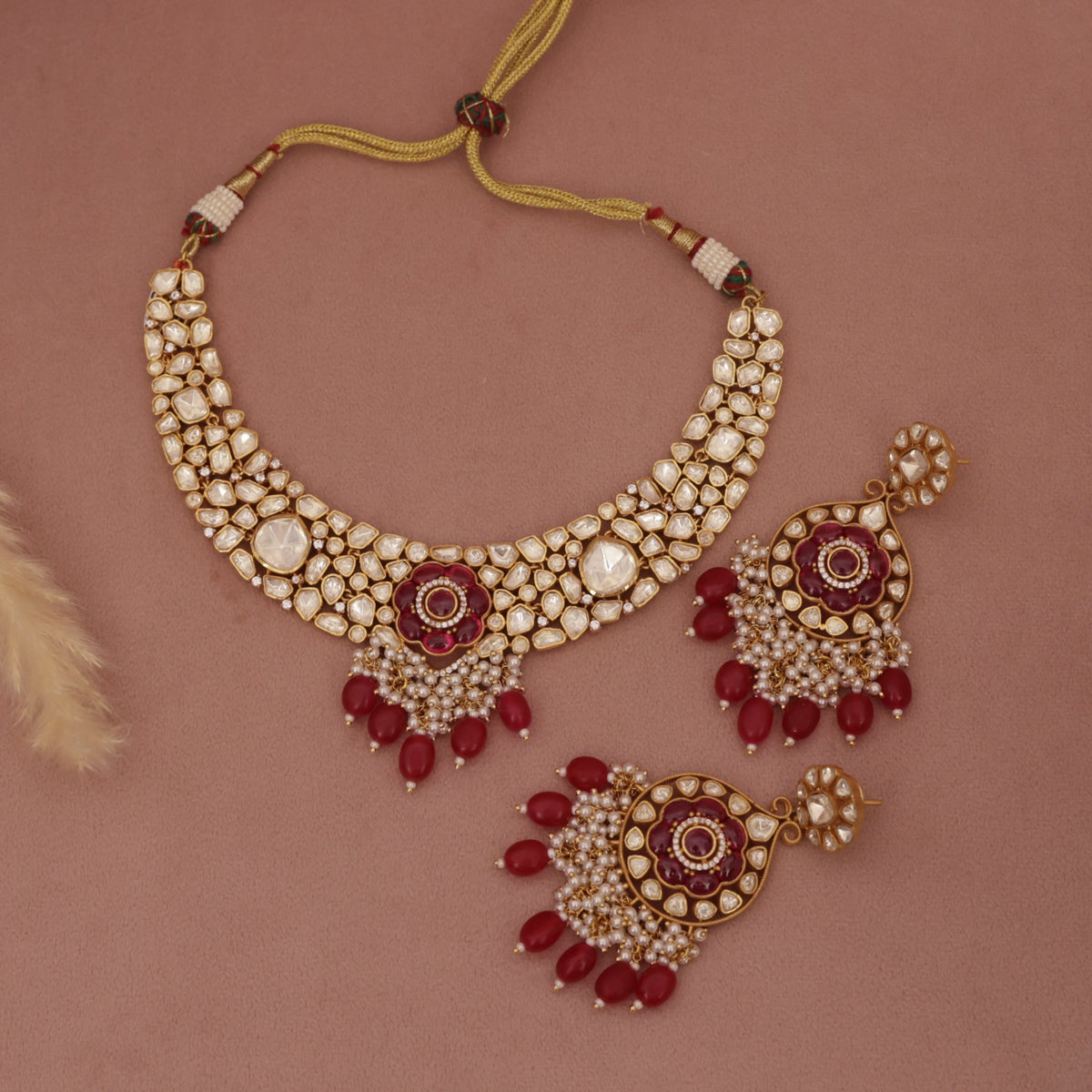 Jewelry set with necklace and earrings 